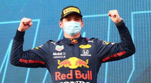 Max Verstappen celebra su triunfo en Imola. Foto EFE