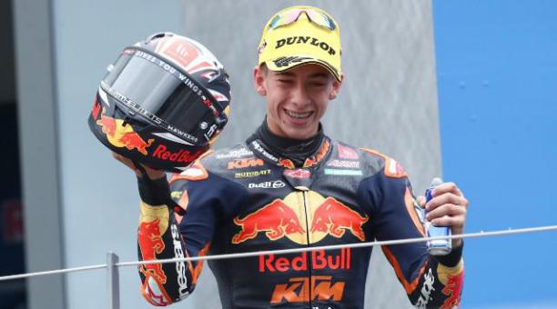 El español Pedro Acosta (KTM) celebra su triunfo en Austria. Foto: @37_pedroacosta
