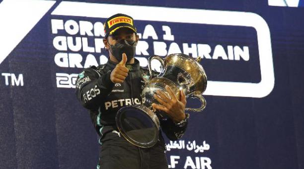 Lewis Hamilton (Mercedes) celebra su triunfo en el Gran Premio de Baréin. Foto: EFE