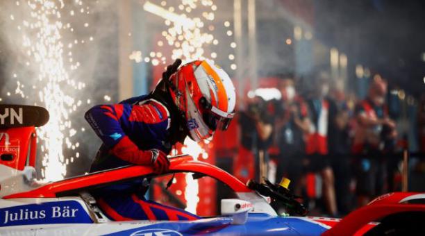 Alex Lynn (Mahindra Racing) logró  su primera victoria en el Mundial de Fórmula E. Foto:@MahindraRacing