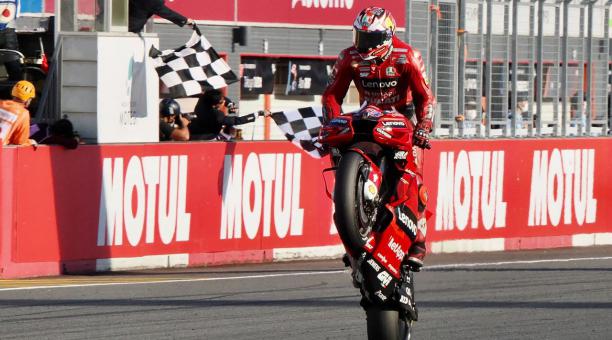 Quartararo de Yamaha sigue liderando la clasificación con 219 puntos, seguido de Bagnaia de Ducati (201) y Espargaró de Aprilia (194). Foto: Cortesía