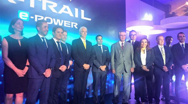 Los accionistas y ejecutivos del grupo Automotores y Anexos en la presentación del Nissan X-Trail e-Power. Foto: Tito Rosales / Carburando