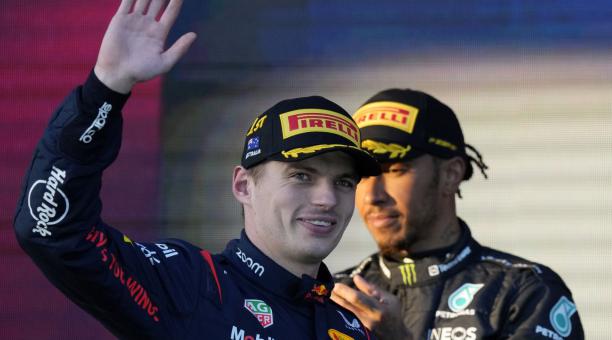 El piloto  Max Verstappen, de Red Bull Racing, celebra en el podio, tras ganar el Premio de Australia. Foto: EFE