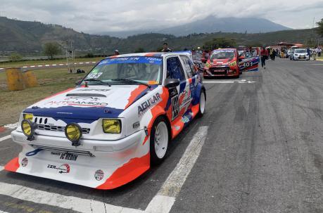 Esta carrera de larga duración se corrió por primera vez en el Autódromo de Yahuarcocha. Foto: Autódromo José Tobar