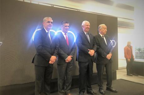 Los ejecutivos de la marca Audi, en la ceremonia de inauguración del showroom, en Quito.
