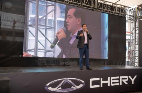 Uno de los ejecutivos de Maresa hizo la presentación en el CCI del nuevo vehículo. Foto: Chery Ecuador