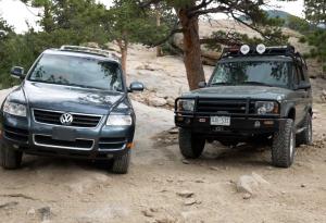 Volkswagen Touareg vs. Land Rover Discovery